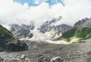 华山是五岳中最险的山