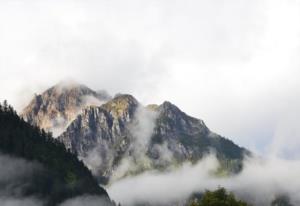 颜回比孔子小几岁 颜回比孔子早死几年